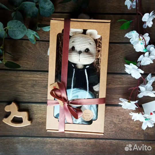 Вязаный набор игрушка и пинетки