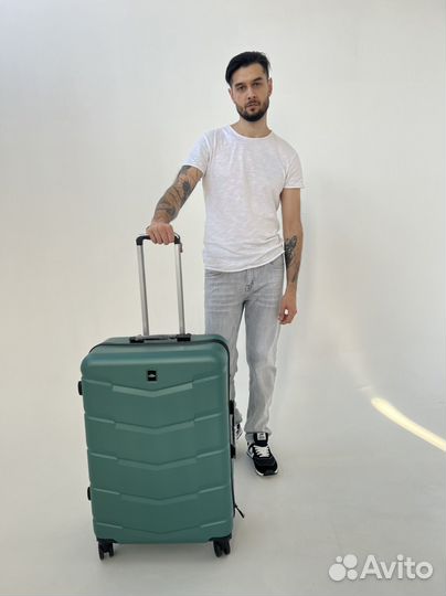 Чемодан новый