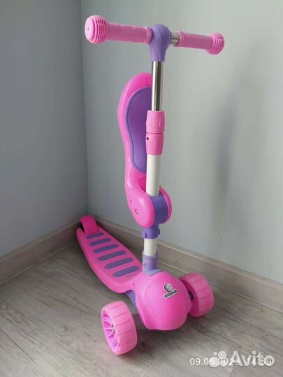 Музыкальный светящий самокат- беговел 2 в 1