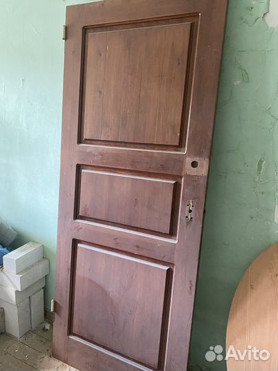 Дверь деревянная
