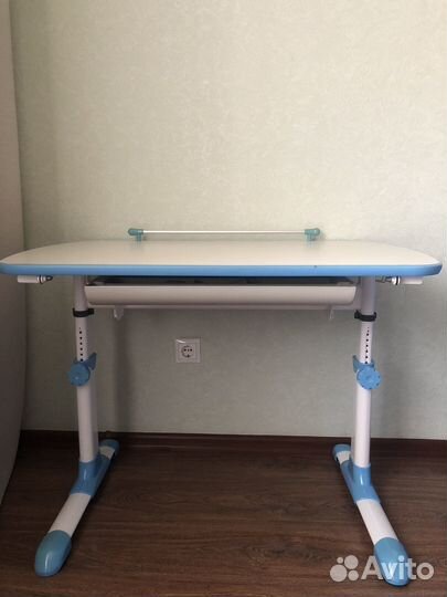 Детский письменный стол