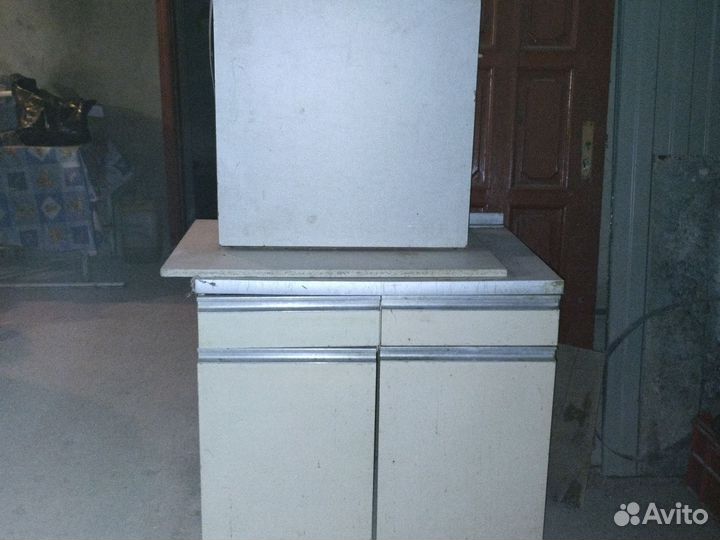 Стол с тумбой для кухни