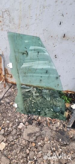 Стекло дверей на subaru tribeca