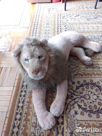 Большая мягкая игрушка лев