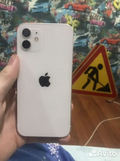 iPhone 12, 64 ГБ
