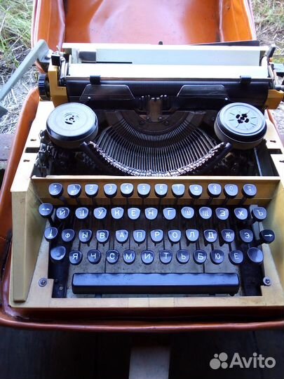 Печатная пишущая машинка
