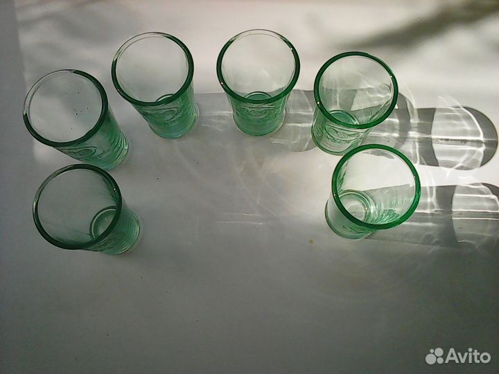 Рюмки фирмы bakardi. Зелёное стекло