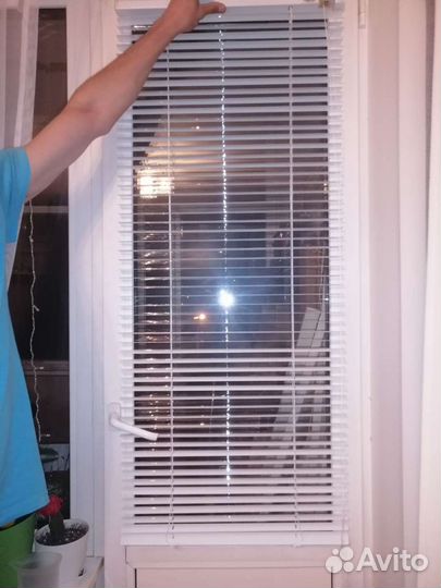 Жалюзи горизонтальные алюминиевые на створку