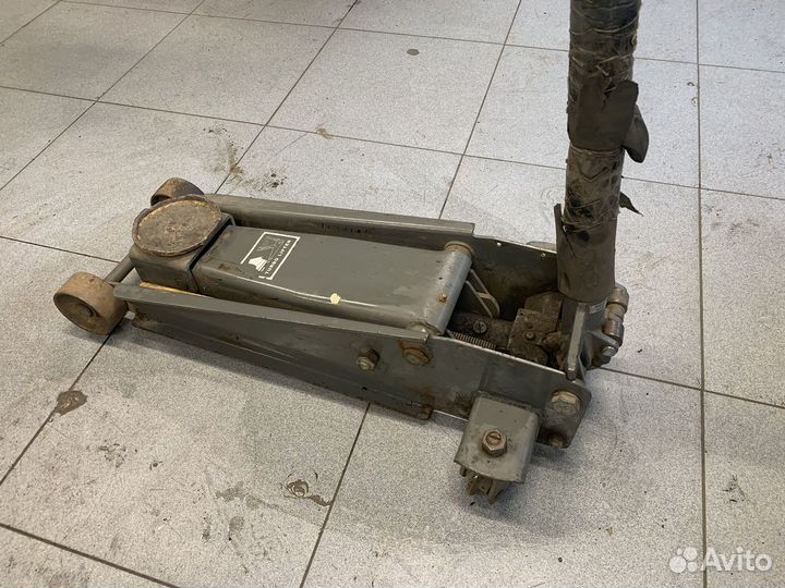 Winntec Y420303 Домкрат подкатной 3т