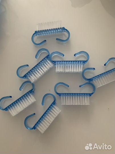 Мини-щетки для маникюра и педикюра