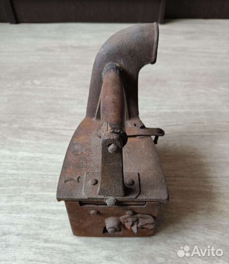 Утюг с трубой угольный старинный