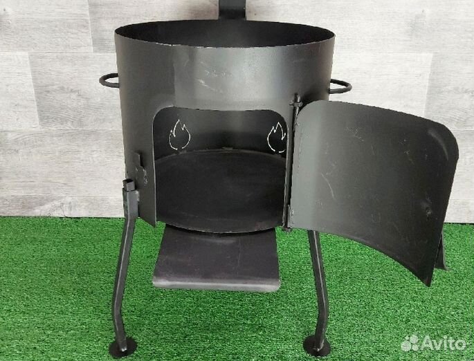 Учаг для казана с трубой и дверцей