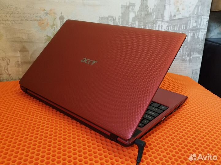Красная Лава Acer (15'6/4GB/RaD7470/320GB)