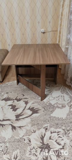 Стол книжка