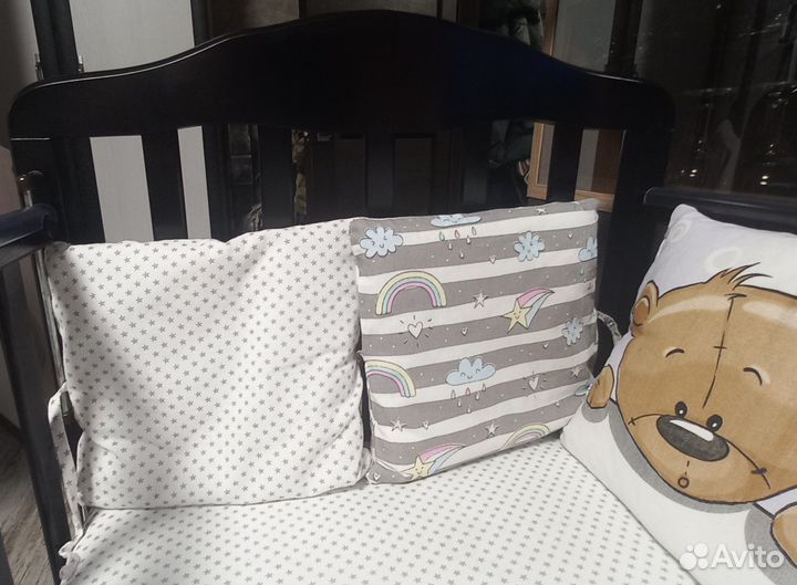 Бортики и простынь в детскую кроватку