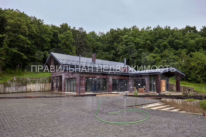 Коттедж 530 м² на участке 35 сот.