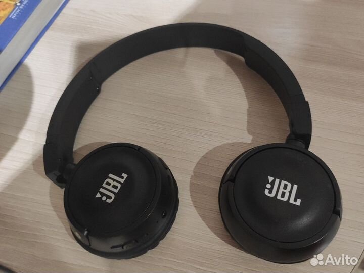 Беспроводные наушники jbl