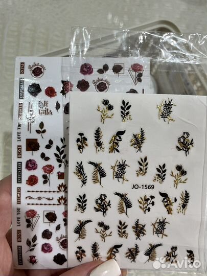 Набор для маникюра (лампа, наклейки, лаки)