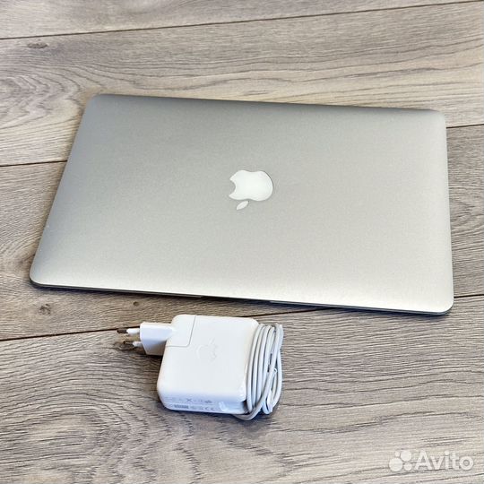 Apple MacBook Air 13 дюймов 2017 i7 / 8 / 500 SSD