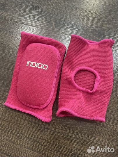 Резинка, наколенники, лента с палочкой гимнастич