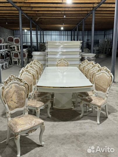 Стол и стулья