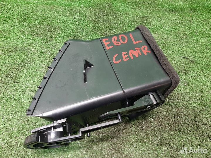 Дефлектор торпедо центральный Mitsubishi Grandis