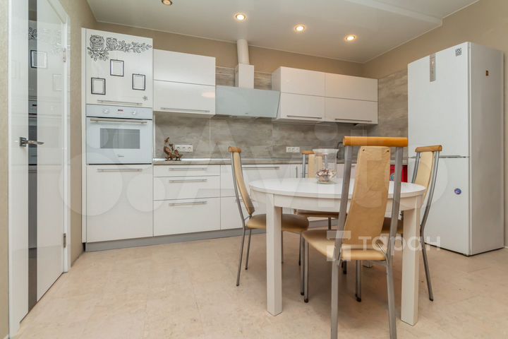 3-к. квартира, 83,3 м², 1/3 эт.