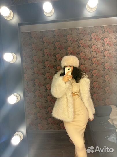 Искусственная шуба новая молочная