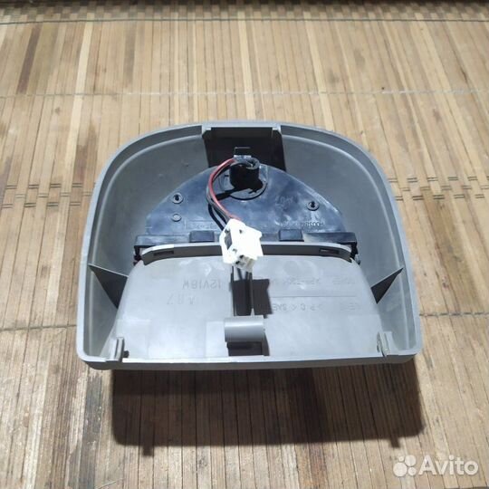 Стоп-сигнал дополнительный задний Nissan Sanny