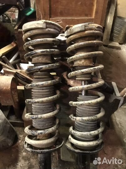 Задние стойки VW Passat B3