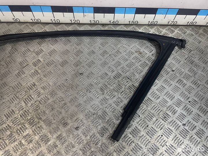 Б/У Уплотнитель стекла двери#001