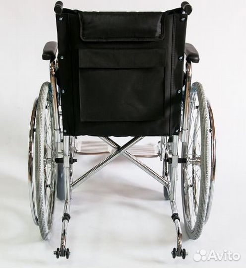 Кресло коляска инвалидная с пневматическими FS902C