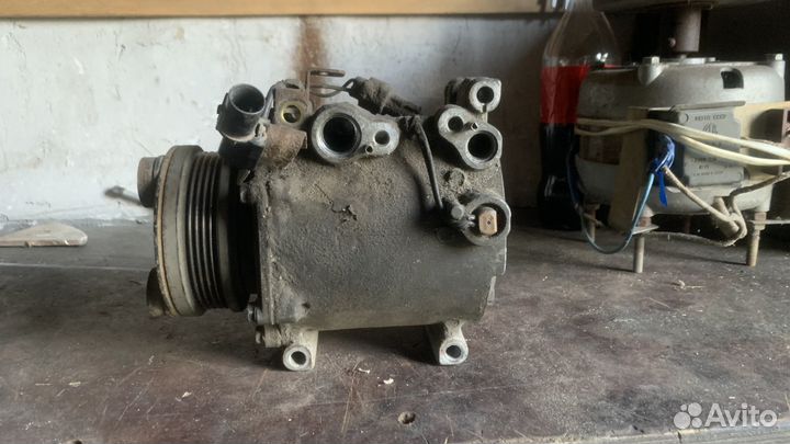 Компрессор кондиционера Mitsubishi Galant 8