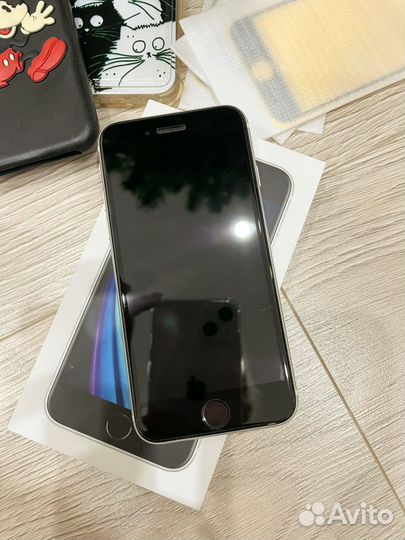 iPhone SE (2022), 64 ГБ