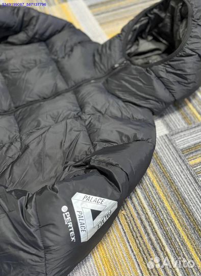 Стильный пуховик Palace для зимних приключений