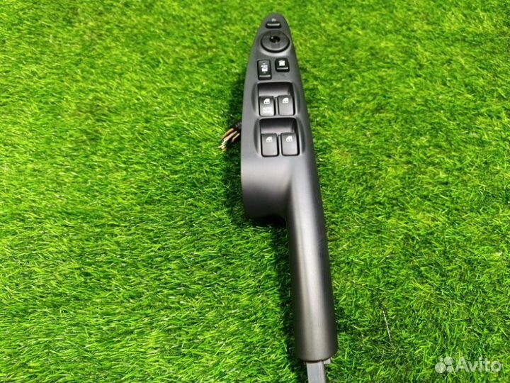 Блок упр. стеклоподьемниками передний левый