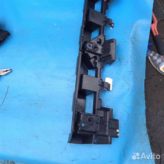 Направляющая заднего бампера Jaguar XF, X250 (200