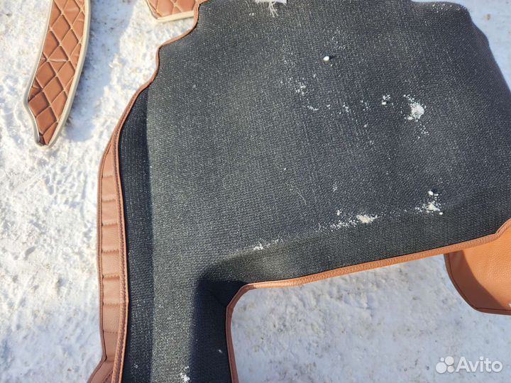 Автомобильные коврики из экокожи 3d