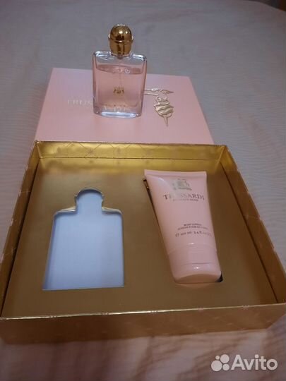 Т.вода женская и лосьон Trussardi delicate rose