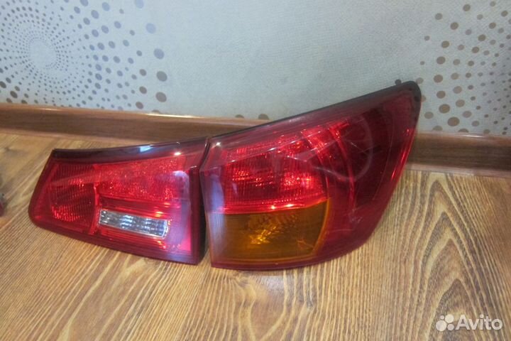 Lexus IS 250 задняя оптика в хорошем состоянии