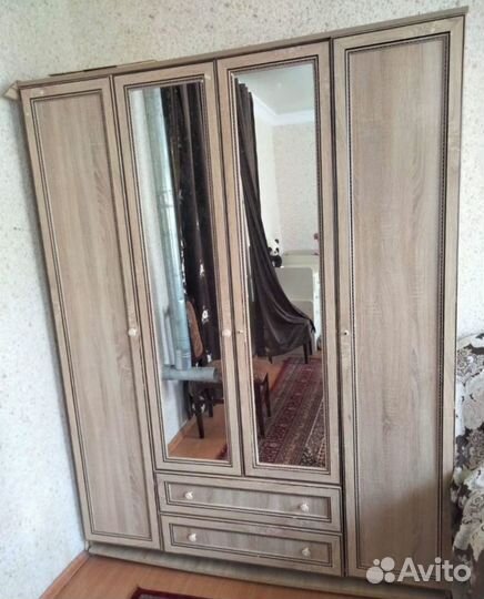 Спальный гарнитур