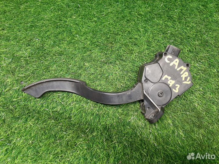 В наличии: Педаль газа на Toyota Camry 4