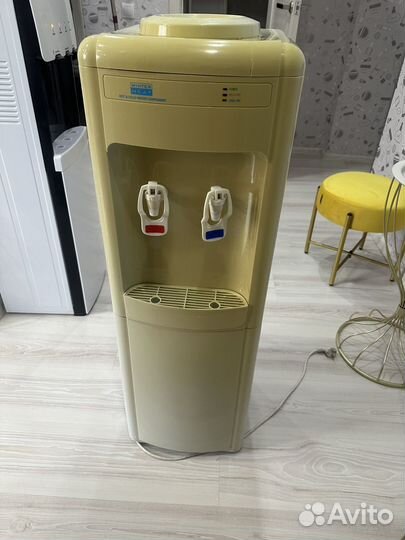 Кулер для воды напольный