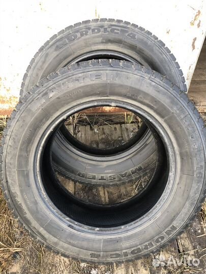 Master Nordic 4 215/65 R16