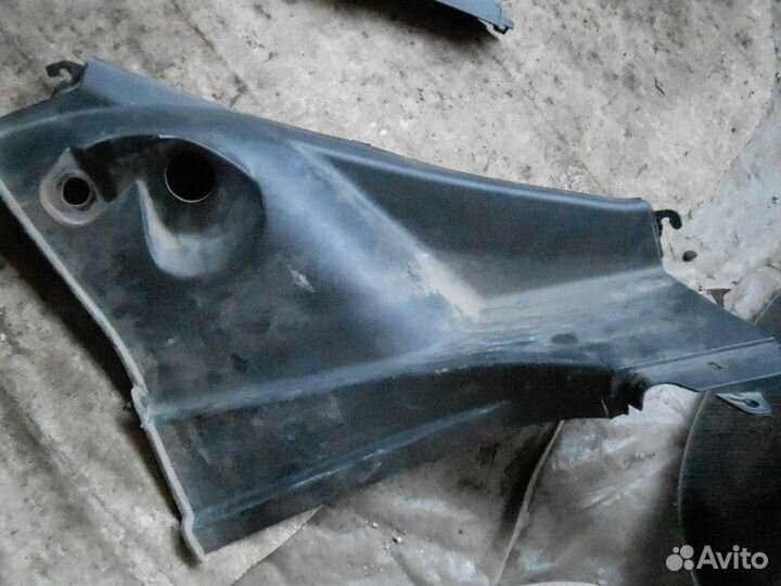 Обшивка стойки задней правой нижняя Geely MK 2008
