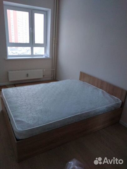 Кровать с матрасом