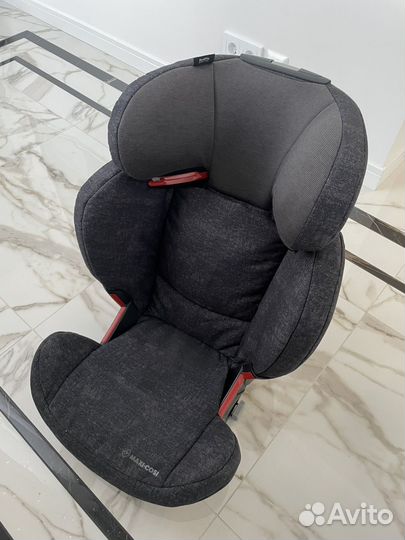 Автомобильное кресло maxi cosi