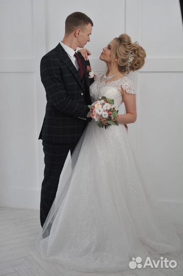 Свадебное платье 42 44 бу