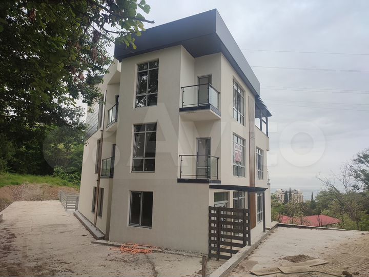 Коттедж 200 м² на участке 8 сот.