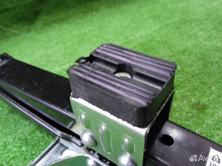 Домкрат ромбический 1,3т